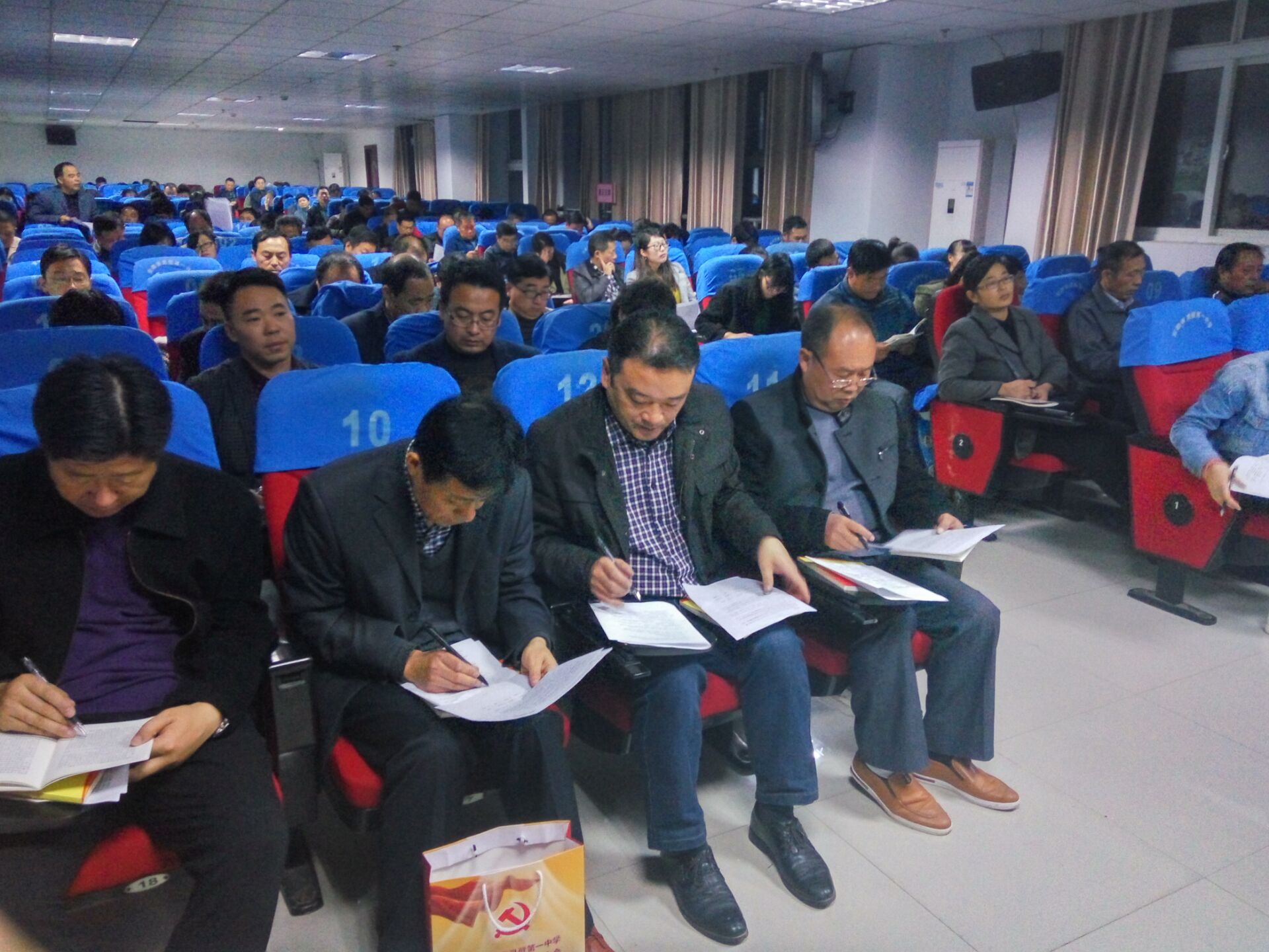 小编真有爱啊，发了很多可爱的信息